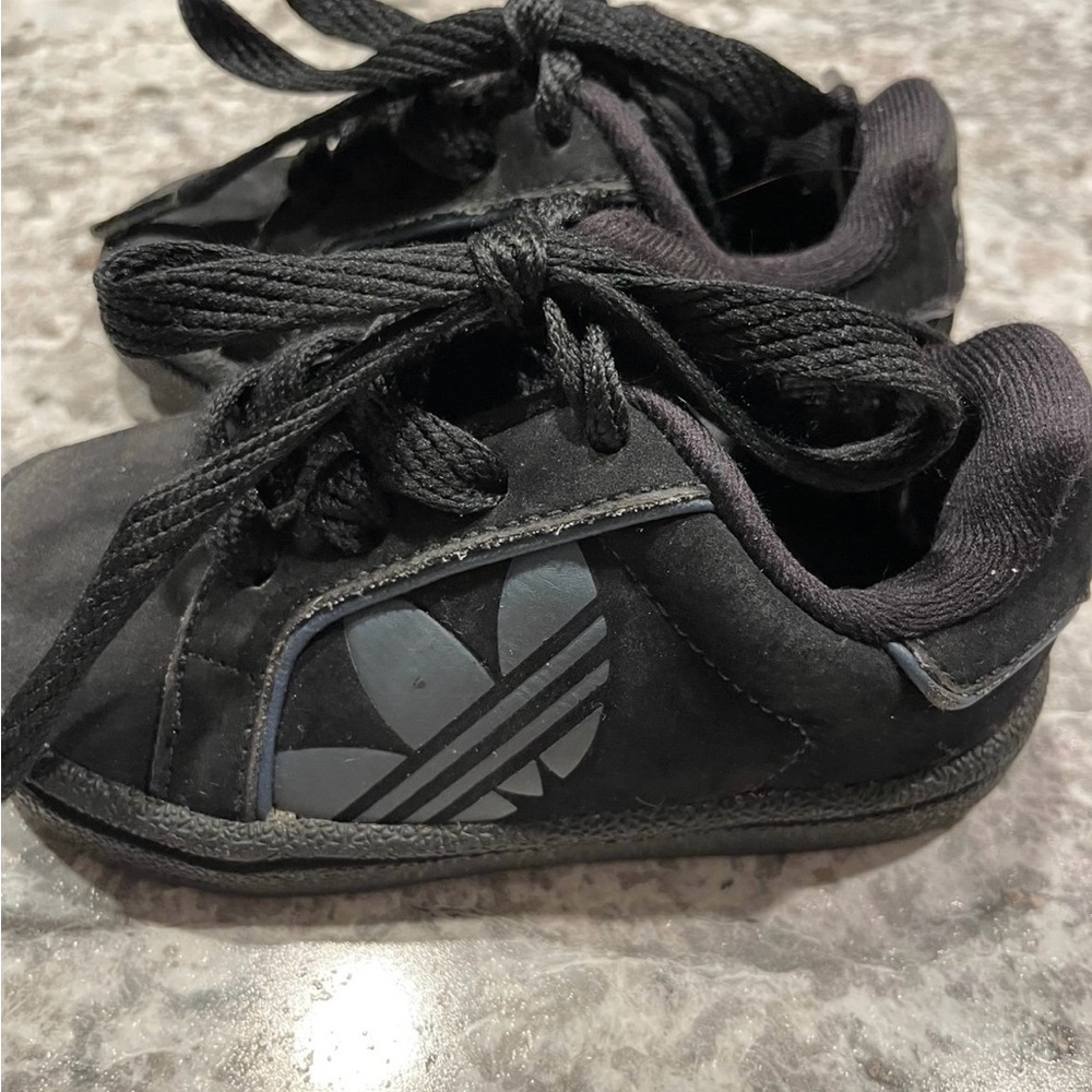 Adidas toddler size 5 black tennis shoe